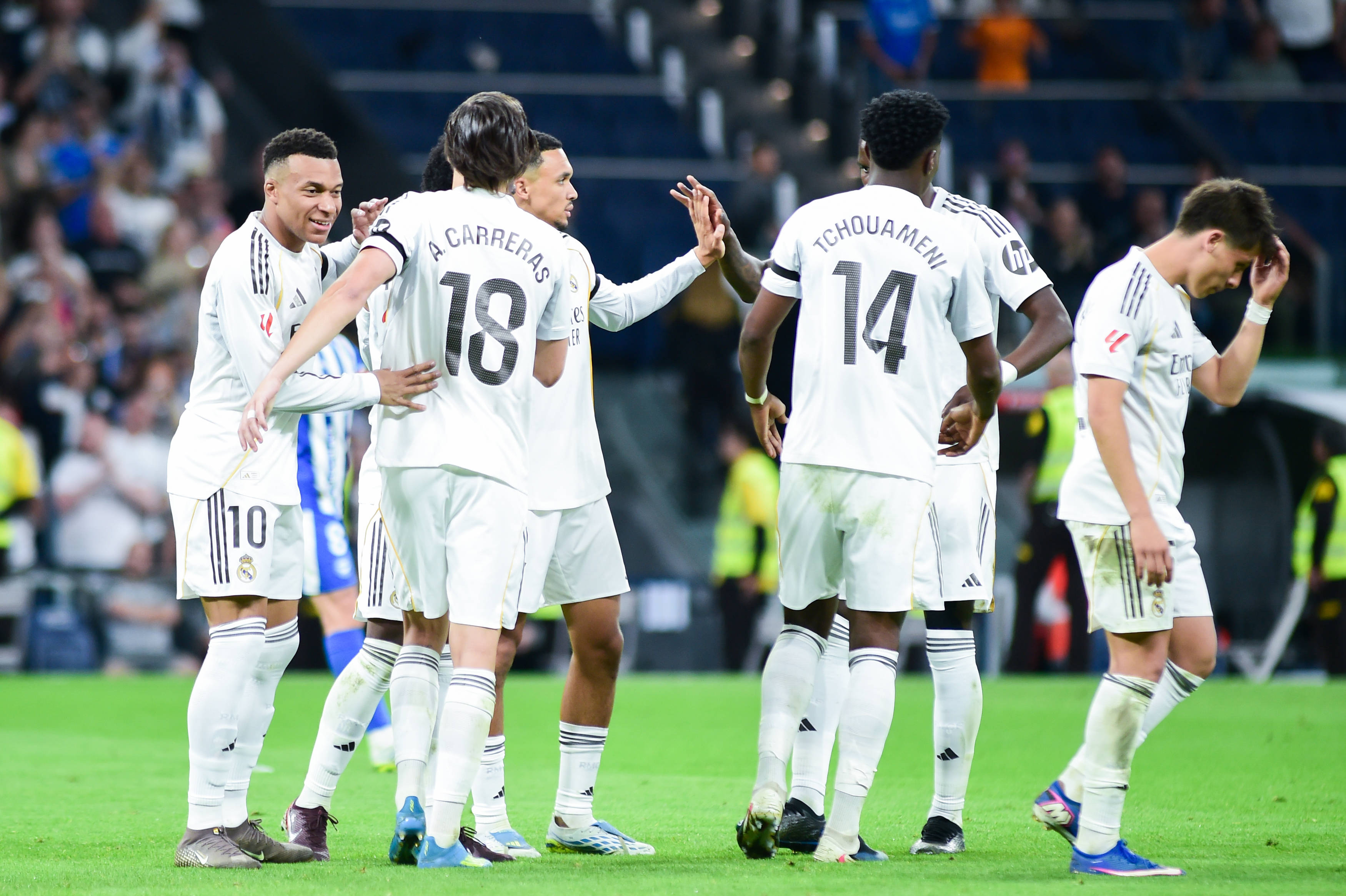 西甲综合｜姆巴佩、维尼修斯建功 皇马击败阿拉维斯